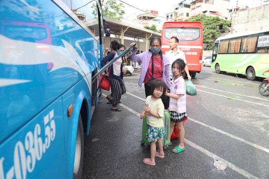Hành khách đi lại thuận tiện trong ngày cuối kỳ nghỉ lễ