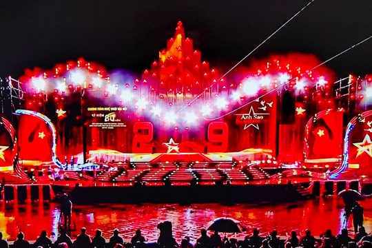 TP Hồ Chí Minh: Hào hùng chương trình nghệ thuật “Ánh sao độc lập”