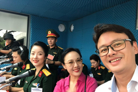 BTV Hữu Bằng và bức ảnh “siêu yêu” chụp cùng thanh niên tình nguyện