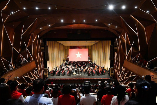 Hòa nhạc Quốc gia \"Điều còn mãi\" 2025 Bản trường ca sống động tôn vinh, tiếp lửa và mở ra khát vọng