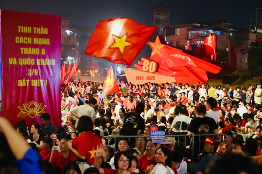 "Đêm trắng" hân hoan cùng nhau đón chào ngày lễ trọng đại của dân tộc