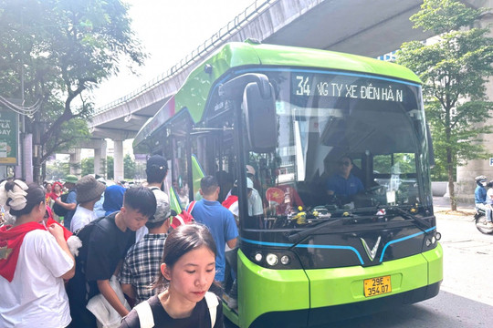 xe buýt giải tỏa hành khách