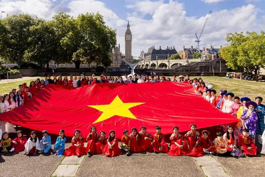 Lan tỏa hồn Việt tại London trong hành trình 80 năm độc lập