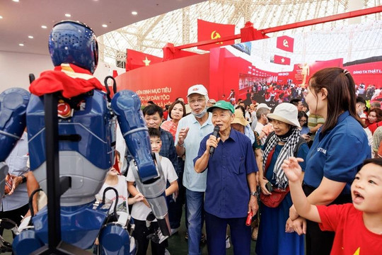 Kéo dài thời gian triển lãm “80 năm hành trình Độc lập-Tự do-Hạnh phúc” đến ngày 15/9