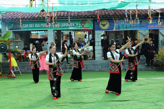 “Vui Tết độc lập” tại Làng Văn hóa - Du lịch các dân tộc Việt Nam