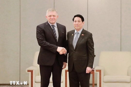 Chủ tịch nước Lương Cường tiếp Thủ tướng Slovakia Robert Fico