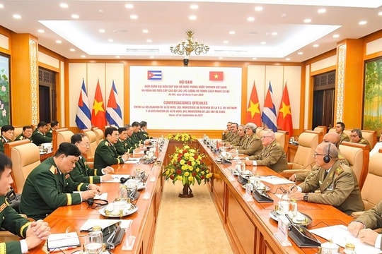 Đại tướng Phan Văn Giang hội đàm với Bộ trưởng Bộ Các lực lượng vũ trang cách mạng Cuba