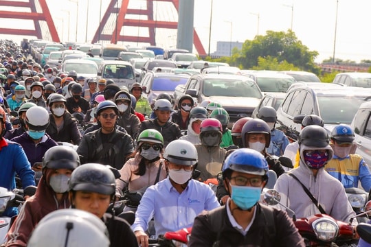 TP Hồ Chí Minh: Ngày làm việc đầu tiên sau kỳ nghỉ 2-9, cửa ngõ Đông Bắc ùn tắc, đi lại khó khăn