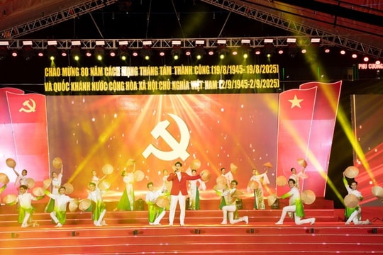 An Giang: Rực rỡ chương trình nghệ thuật, pháo hoa mừng Quốc khánh 2/9