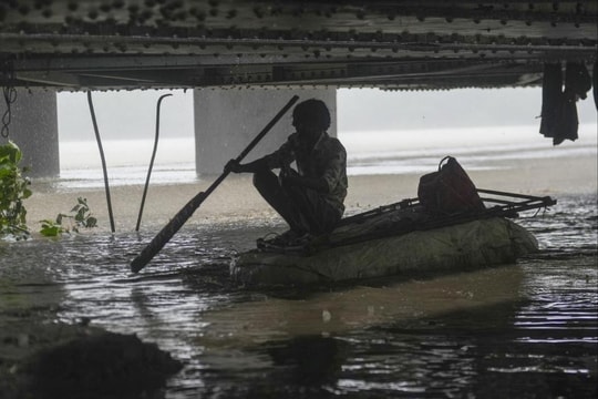 Mưa lớn tại nhiều khu vực ở Ấn Độ, 10.000 người phải sơ tán