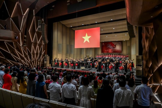 Hòa nhạc “Điều còn mãi” 2025: Giai điệu bất tận của ngày Quốc khánh