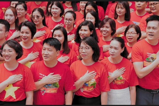 Khoảnh khắc thiêng liêng: Toàn SHB đồng loạt hát Quốc ca đúng 14h ngày 2-9