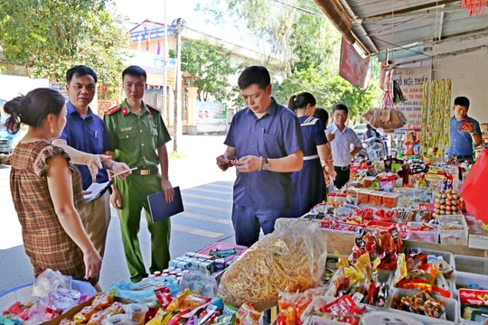 Xã Đoài Phương tăng cường kiểm soát an toàn thực phẩm xung quanh trường học