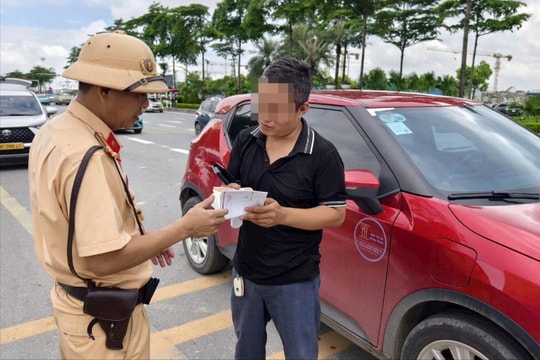Hà Nội: Tăng cường xử lý nghiêm vi phạm giao thông tại Triển lãm thành tựu đất nước