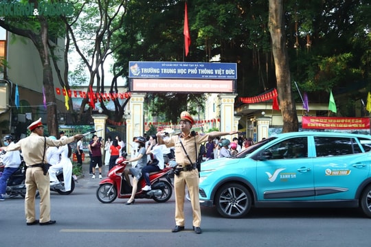 Công an Hà Nội bảo đảm an ninh, giao thông thông suốt ngày tựu trường