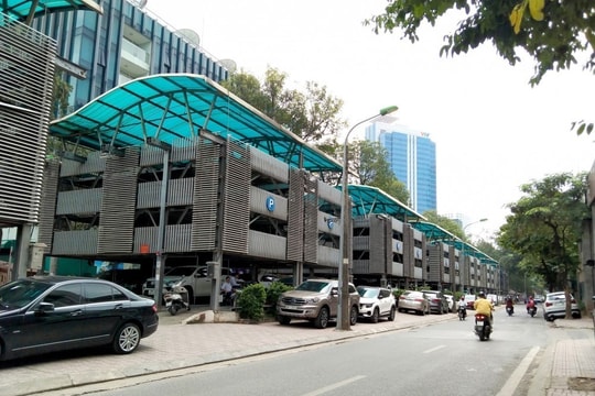 Từ sự cố cháy bãi để xe máy dưới gầm cầu Vĩnh Tuy: Cấm hay vẫn nên duy trì các bãi để xe dưới gầm cầu?