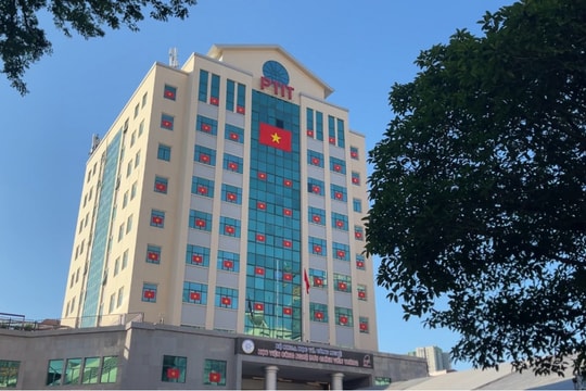 Tân sinh viên háo hức bước vào năm học mới
