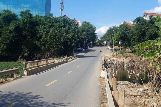 Hà Nội: cấm ô tô trên 16 chỗ qua cầu 72-II
