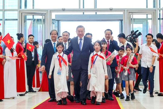 Tổng Bí thư Tô Lâm căn dặn thế hệ trẻ nuôi dưỡng khát vọng xây dựng Việt Nam hùng cường