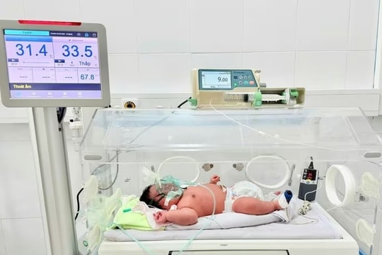 Ca sinh đặc biệt, bé trai nặng 6,2kg tại Quảng Ninh