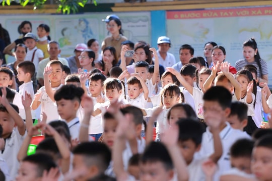 Hơn 1 triệu học sinh Hải Phòng phấn khởi trong ngày hội đến trường