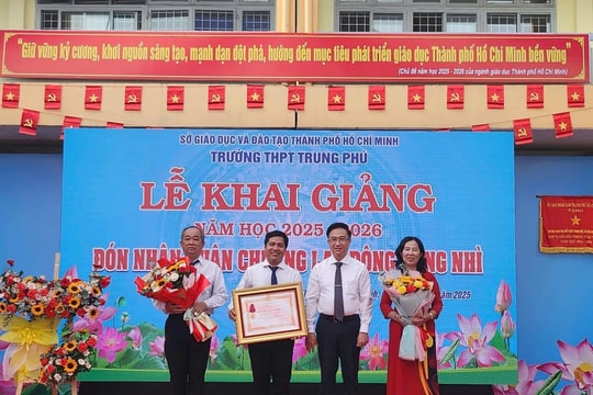 TP Hồ Chí Minh Nhiều trường vinh dự đón nhận Huân chương Lao động dịp khai giảng