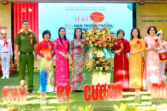 Học sinh phường Tây Mỗ tưng bừng dự Lễ khai giảng năm học mới