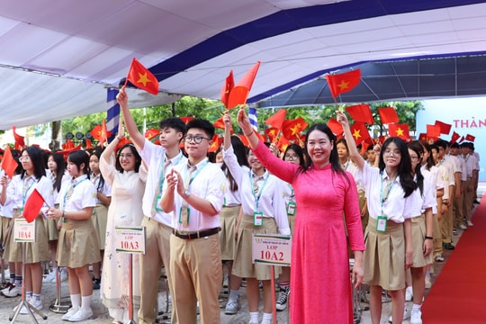 Hà Nội Trường THPT Phan Huy Chú rộn ràng ngày hội đến trường