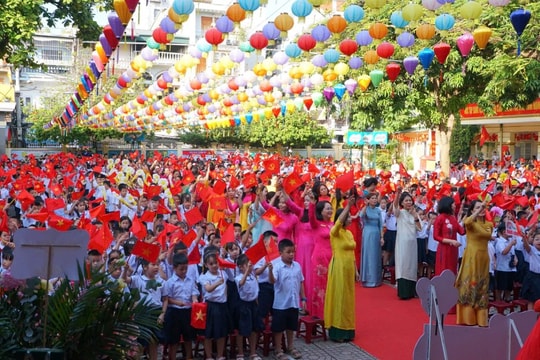 Thầy, trò Tiểu học Văn Yên rộn ràng chào năm học mới