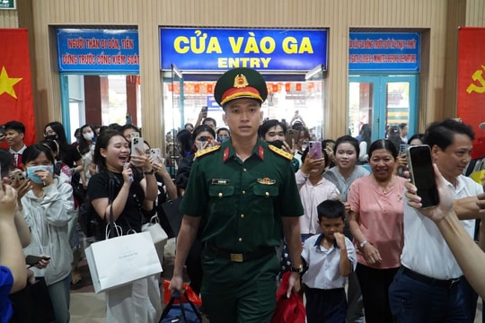TP Hồ Chí Minh Hân hoan chào đón đoàn chiến sĩ hoàn thành nhiệm vụ A80 trở về