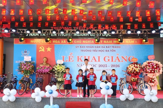 Học sinh Bát Tràng rộn ràng đón chào năm học mới 2025 - 2026