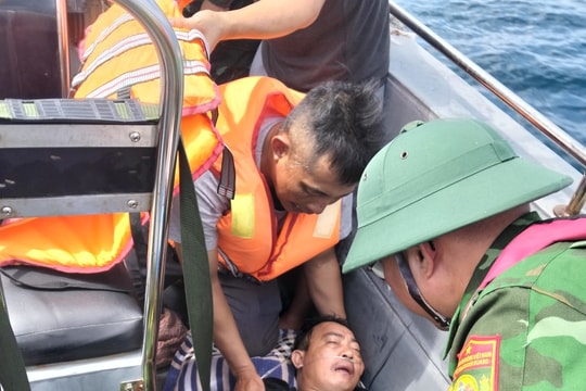 Đồn Biên phòng Cô Tô cứu ngư dân bị tai biến trên biển