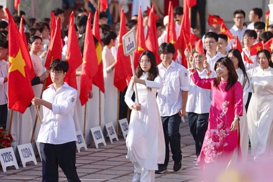 Thầy và trò trường THPT Việt Đức sẵn sàng cho năm học mới