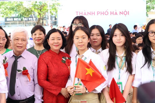 Lãnh đạo thành phố Hà Nội dự Lễ khai giảng tại điểm cầu Trường THPT Phan Huy Chú