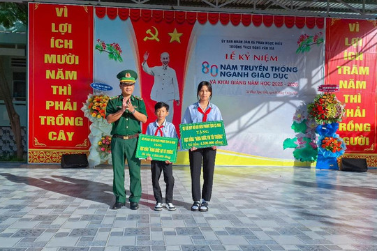  Nâng bước em đến trường - ươm mầm ước mơ nơi biên giới