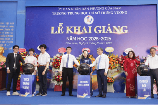 Phó Chủ tịch UBND TP Hà Nội Trương Việt Dũng dự lễ khai giảng trường THCS Trưng Vương