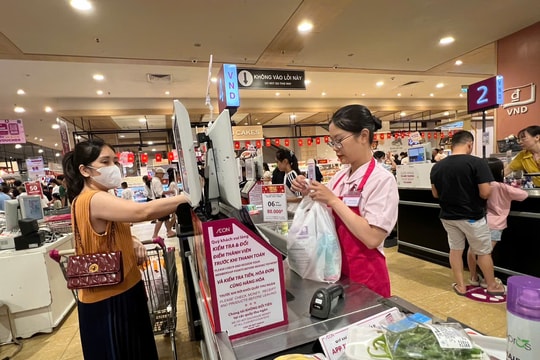 Bán lẻ hàng hóa và doanh thu dịch vụ 8 tháng tăng 9,4%