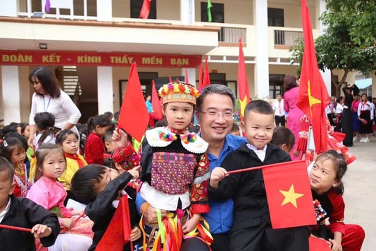 Rực rỡ sắc màu tuổi thơ trên cao nguyên đá Lũng Cú