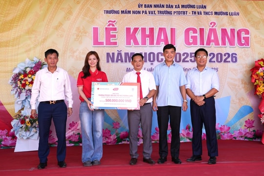 Nâng bước trẻ em Điện Biên trong năm học mới