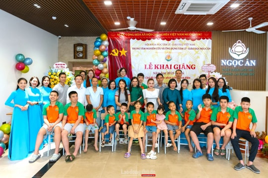 Xúc động lễ khai giảng ở ngôi trường đặc biệt