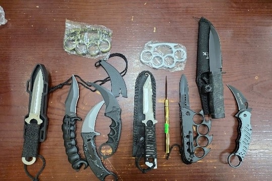 Hà Nội: Phá đường dây bán vũ khí, công cụ hỗ trợ trên mạng