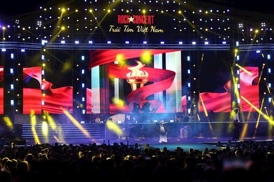 “Rock Concert – Trái tim Việt Nam”: “Bùng cháy” ca khúc cách mạng hát theo phong cách rock