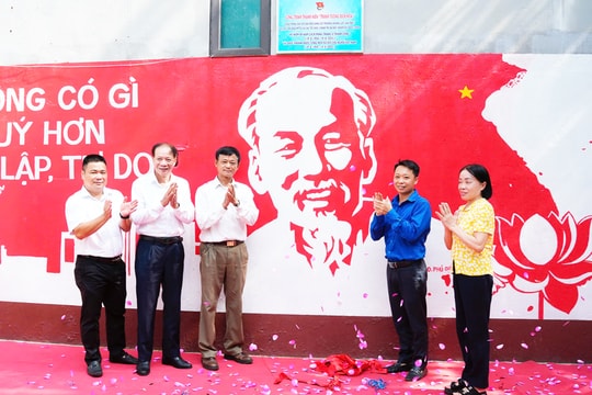 Thi đua để phụng sự nhân dân