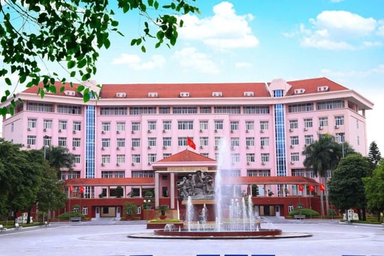 Quân nhân chuyên nghiệp Học viện Quốc phòng Đấu tranh bảo vệ nền tảng tư tưởng trên không gian mạng