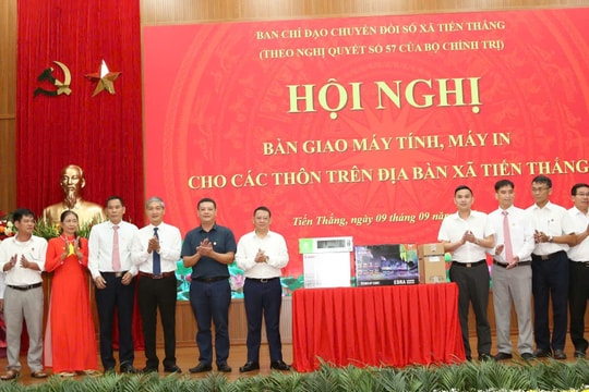 Xã Tiến Thắng bàn giao máy tính cho 22 thôn, thúc đẩy chuyển đổi số ở cơ sở