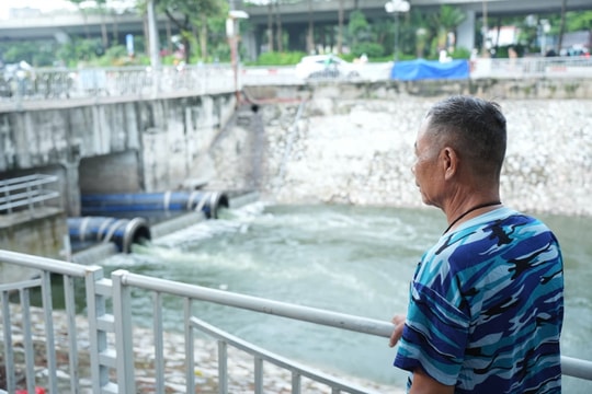 Hà Nội bắt đầu bổ cập nước để “hồi sinh” sông Tô Lịch