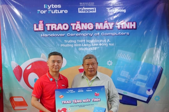 Mang "cỗ máy tri thức" đến hàng nghìn học sinh khó khăn