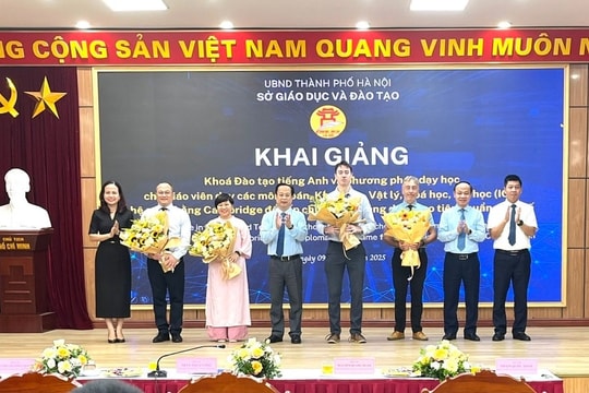 Hà Nội: 100 giáo viên tham gia khóa đào tạo tiếng Anh và phương pháp dạy học hệ song bằng Cambridge