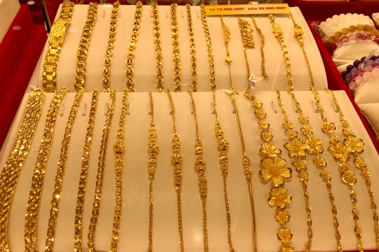 Giá vàng giảm nửa triệu đồng/lượng trong sáng nay