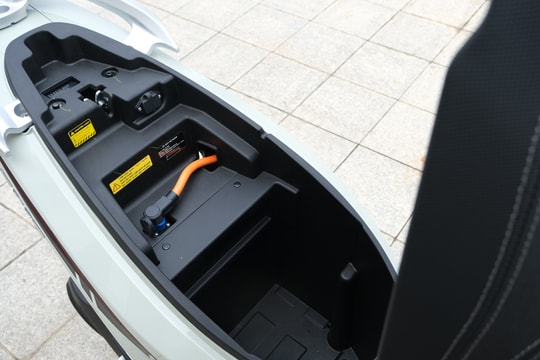 VinFast tung ra loạt xe máy Vero X, Feliz và Feliz Lite hỗ trợ "pin dự phòng"